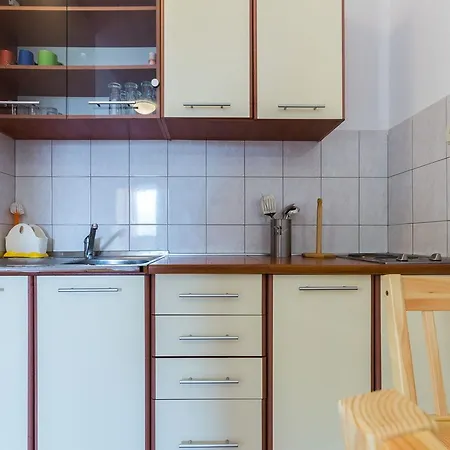 Apartment Ivan Near Beach *